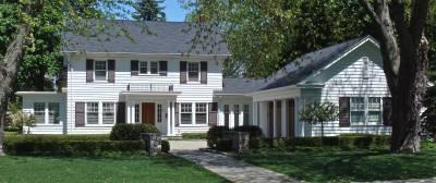 colonial revival style